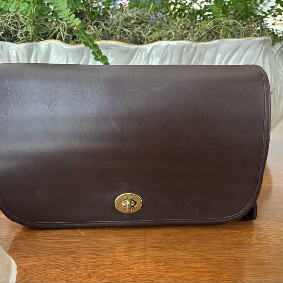 Tannery West Brown leather Coach style Crossbody Bag with Flap Closure - Picture 9 of 9